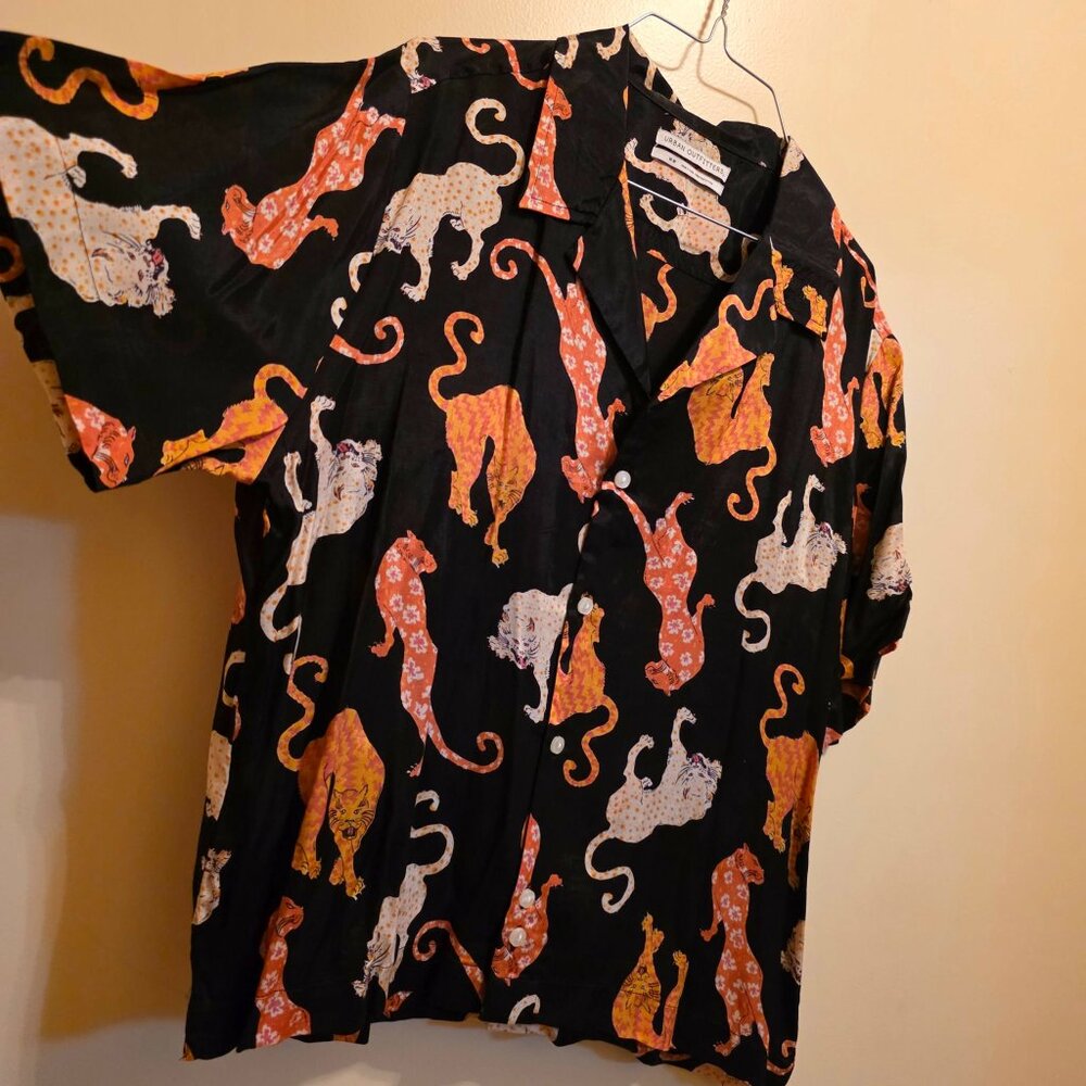 Urban Outfitters Tiger Print Button Front Shirt M